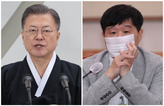 문재인 대통령(왼쪽) 서민 단국대학교 의과대학 교수. <연합뉴스>